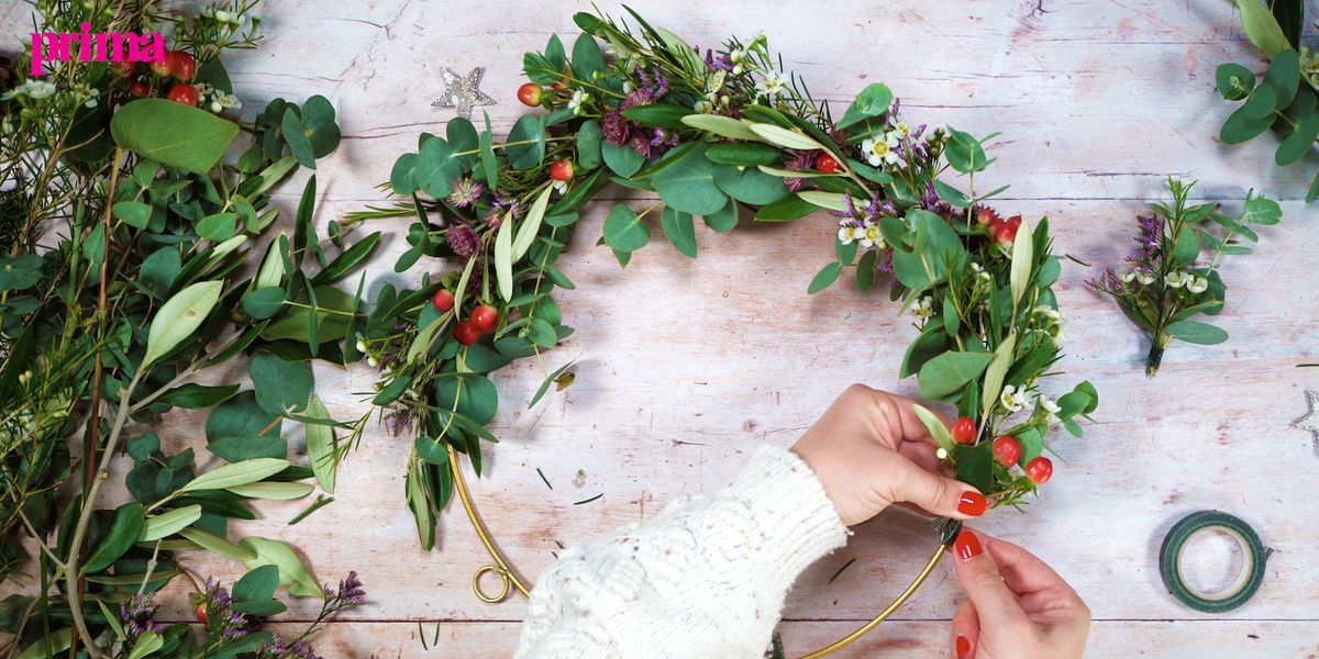 How to make a Christmas wreath with our video guide